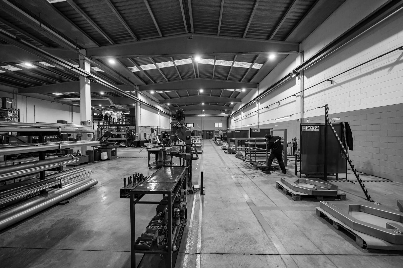 Teams at work on the line, on the shop floor