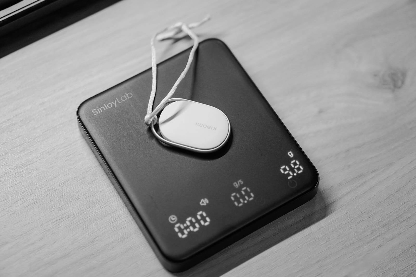 Control weighing on a precision scale