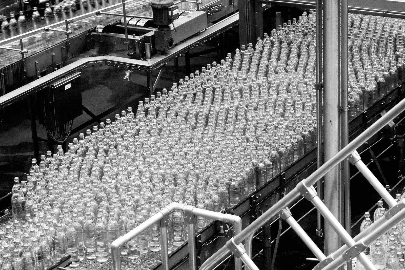 Flacons en verre en sortie de machine