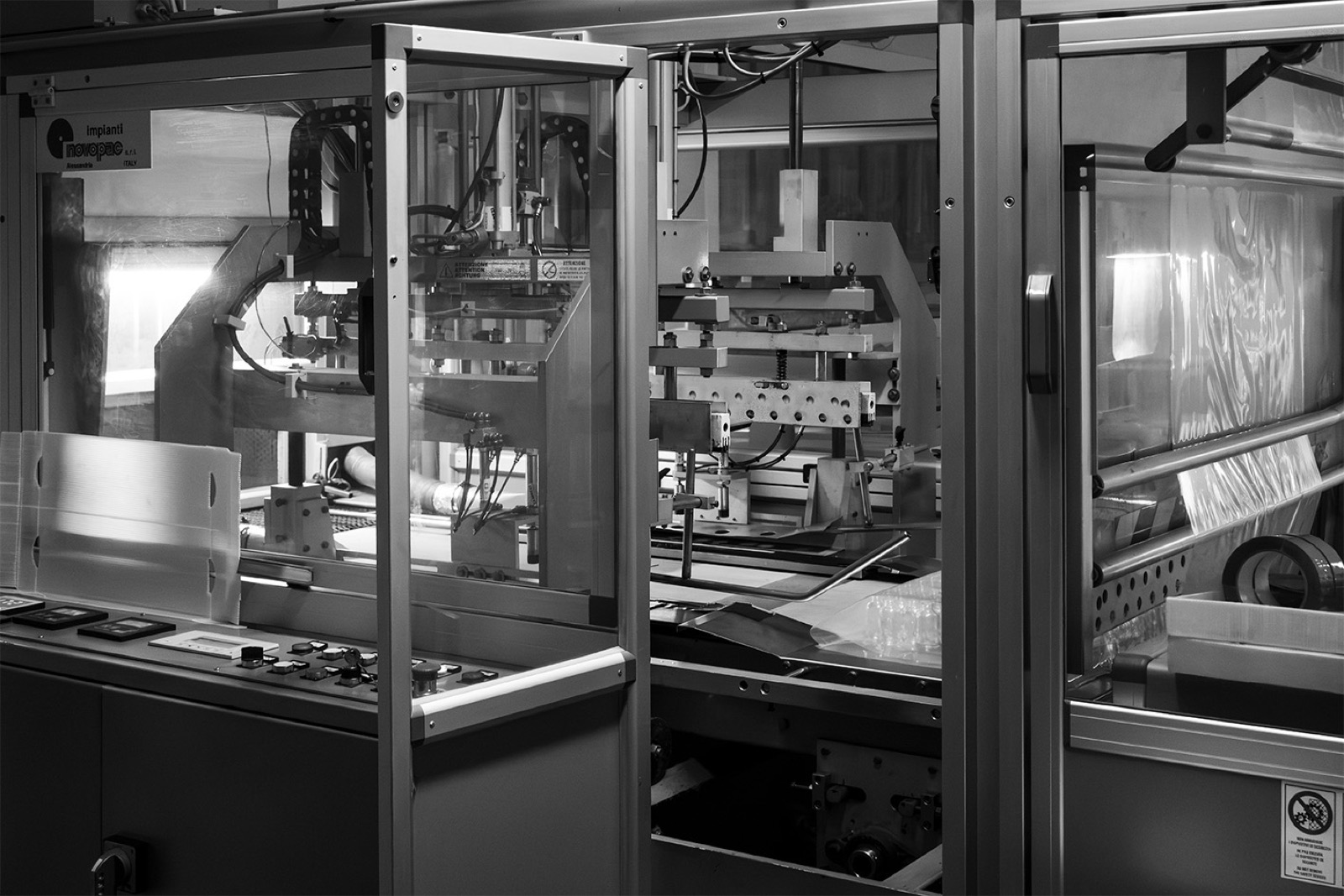 Automated packaging line behind its safety guard