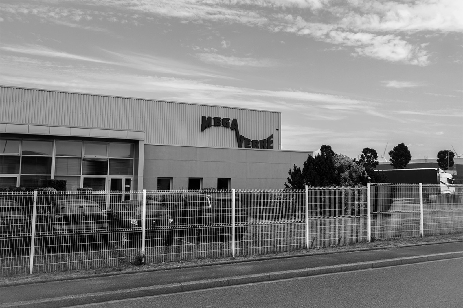 The MEGA VERRE site in Saint-Quentin-la-Motte, frontage and sign